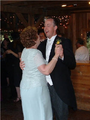Andrew_Momdancing.jpg